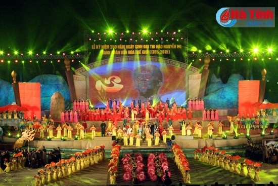 Tiết mục trong chương trình nghệ thuật "Tiếng thơ ai động đất trời"