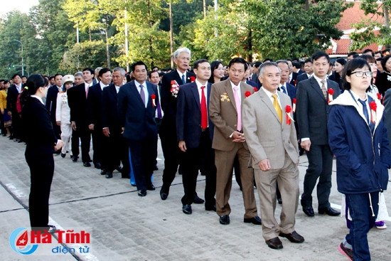 Viếng Chủ tịch Hồ Chí Minh nhân dịp Đại hội thi đua yêu nước toàn quốc ảnh 3 Viếng Chủ tịch Hồ Chí Minh nhân dịp Đại hội thi đua yêu nước toàn quốc ảnh 3