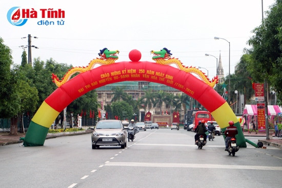 "Tiếng thơ ai động đất trời"... ảnh 1