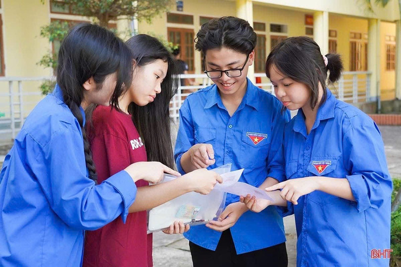 Học sinh Trường THPT Chuyên Hà Tĩnh hưởng ứng chiến dịch tiếp sức mùa thi. Học sinh Trường THPT Chuyên Hà Tĩnh hưởng ứng chiến dịch tiếp sức mùa thi.