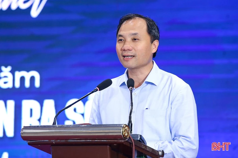 Bí thư Tỉnh ủy Hoàng Trung Dũng phát biểu chúc mừng Tạp chí Cộng sản.