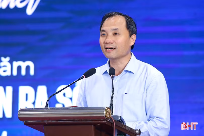 Bí thư Tỉnh ủy Hoàng Trung Dũng phát biểu chúc mừng Tạp chí Cộng sản.