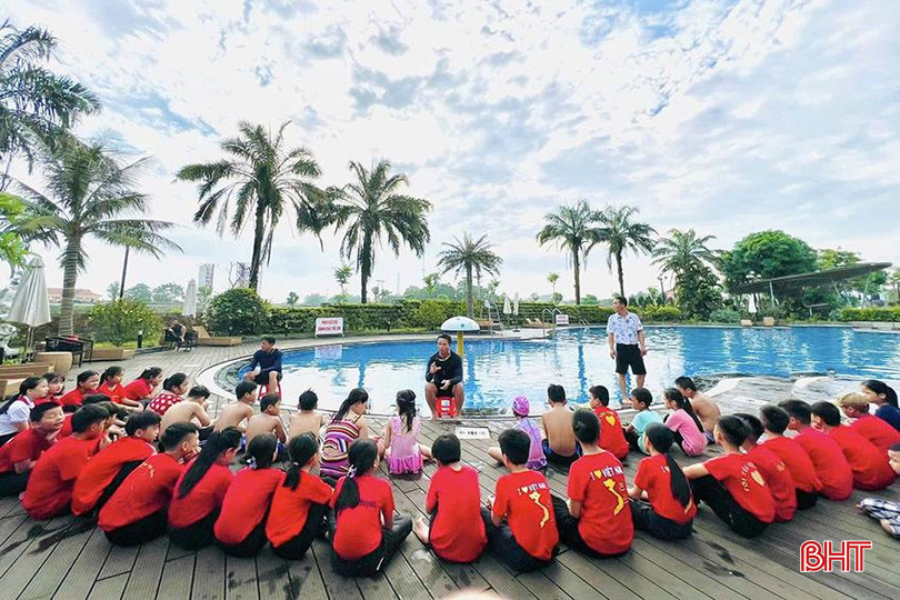 Dịp hè 2024, các cấp bộ đoàn, đội đã tổ chức 426 lớp dạy bơi miễn phí cho trẻ em. az5759600386117_6cea9c595b3a50e9376302cd9ea5c49d.jpg