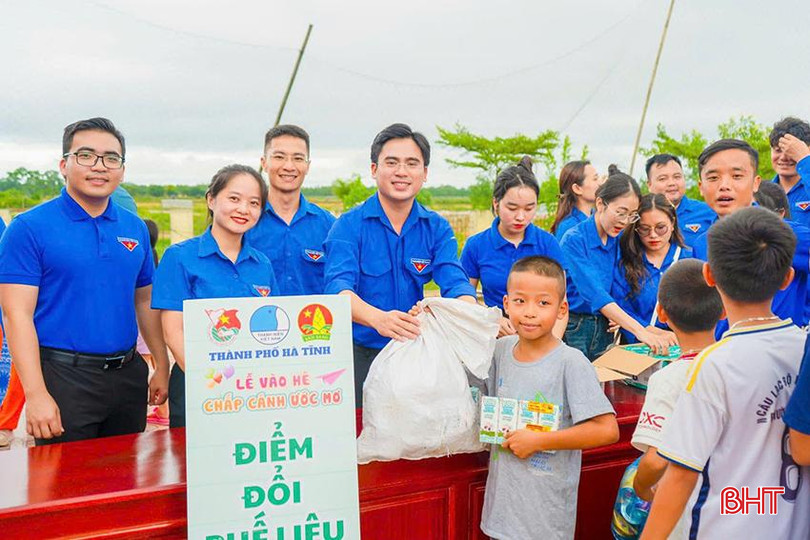 Điểm đổi phế liệu lấy quà lan tỏa thông điệp bảo vệ môi trường tới các em đội viên, học sinh TP Hà Tĩnh. az5759629042751_aedfa6fcfc9381f7d51f9d83da2a4cee.jpg