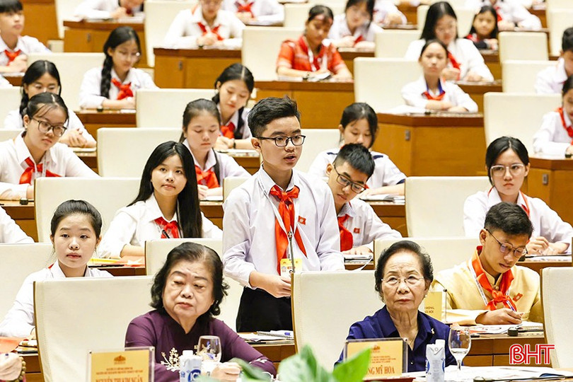 "Bộ trưởng" Bộ LĐ-TB&XH giả định Biện Nguyễn Khôi Nguyên trả lời chất vấn tại phiên chính thức “Quốc hội trẻ em”. az5878574058501-2057a857a445cadfec50cdd1e512e30a-3845.jpg