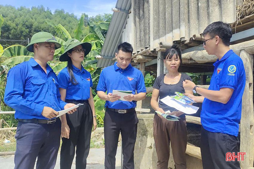 “Tổ tư vấn áo xanh” tuyên truyền, hướng dẫn người dân áp dụng khoa học kỹ thuật trong kinh doanh, sản xuất. adk.jpg