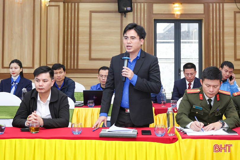 Bí thư Thành đoàn Hà Tĩnh Nguyễn Phi Khanh tham luận tại hội nghị. bqbht_br_aimg-4017.jpg