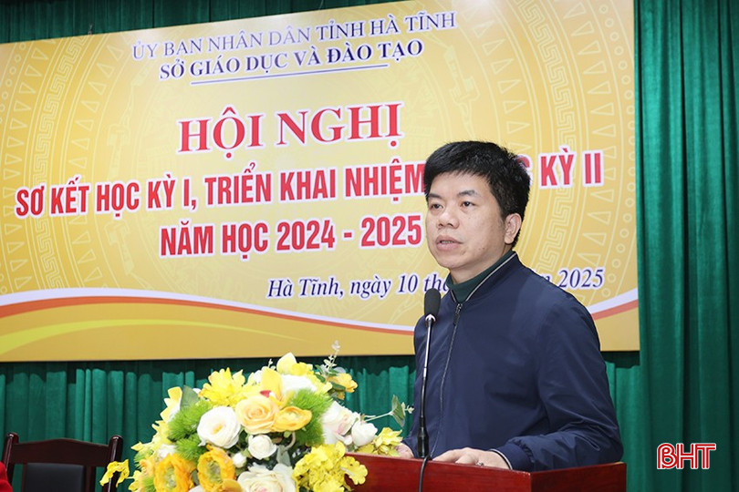 Phó Giám đốc Sở GD&ĐT Nguyễn Hồng Cường trao đổi một số vấn đề cụ thể cần triển khai trong thời gian tới. bqbht_br_aimg-3363.jpg