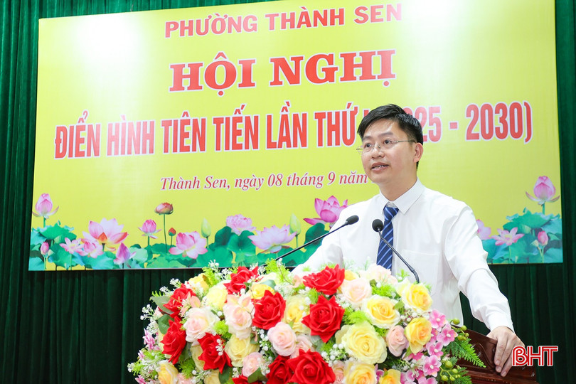 Chủ tịch UBND, Chủ tịch Hội đồng Thi đua khen thưởng phường Nguyễn Văn Chung phát động phong trào thi đua giai đoạn 2025 - 2030. bqbht_br_aimg-1366.jpg