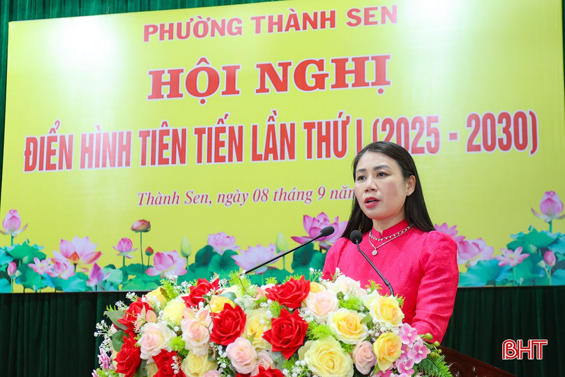 Phó Chủ tịch UBND, Phó Chủ tịch Hội đồng Thi đua khen thưởng phường Trần Thị Thủy Nga báo cáo tổng kết phong trào thi đua và công tác khen thưởng giai đoạn 2020 - 2025. bqbht_br_aimg-1342.jpg