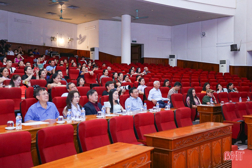 Đại biểu tham dự buổi báo cáo. aIMG_2634.jpg