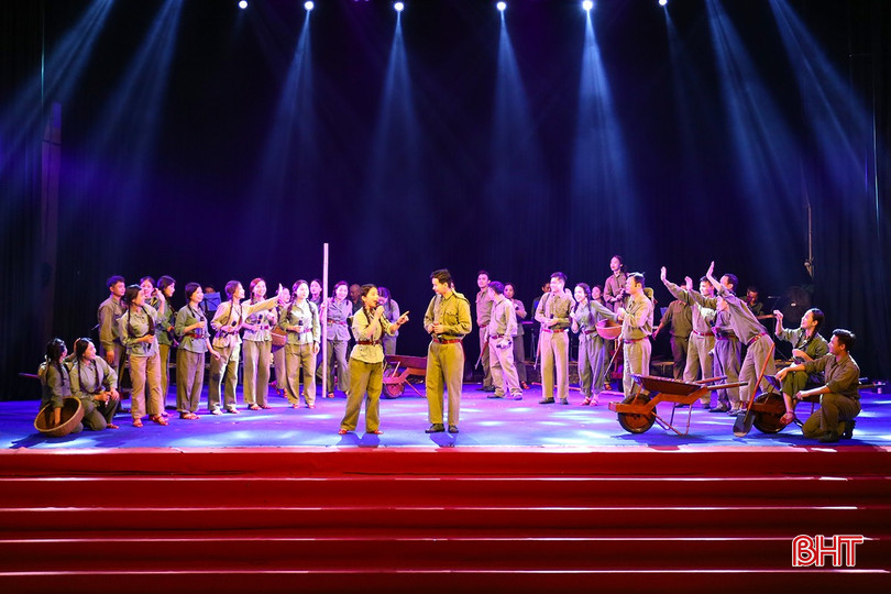 Nhà hát Nghệ thuật truyền thống Hà Tĩnh đăng ký tham gia Liên hoan ca, múa, nhạc toàn quốc năm 2024 bằng vở diễn nghệ thuật "Linh thiêng Đồng Lộc". aIMG_2626.jpg