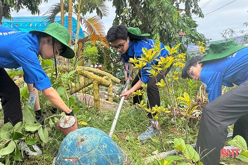 Đội SVTN Đồng hương Nghệ Tĩnh - Đại học Bách khoa Hà Nội chỉnh trang khuôn viên chỉnh trang khuôn viên các công trình công cộng tại xã Cẩm Hưng. bqbht_br_abach-khoa.jpg