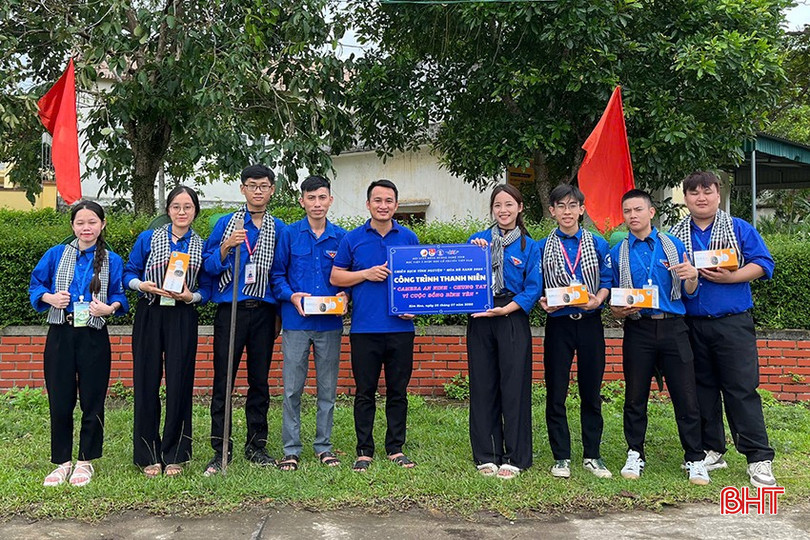 Đội SVTN Đồng hương Nghệ Tĩnh Học viện Y Dược học Cổ truyền Việt Nam thực hiện công trình thanh niên “Camera an ninh - Chung tay vì cuộc sống bình yên “ tại xã Kim Hoa. bqbht_br_ay-duoc.jpg
