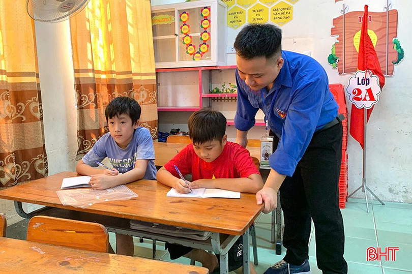 Lớp dạy học miễn phí của Đội SVTN Đồng hương Hà Tĩnh tại Học viện Tài chính. bqbht_br_anx4.jpg