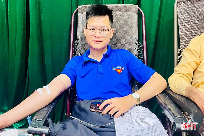 Anh Lê Tuấn Hiền tham gia hiến máu tình nguyện. a4.jpg