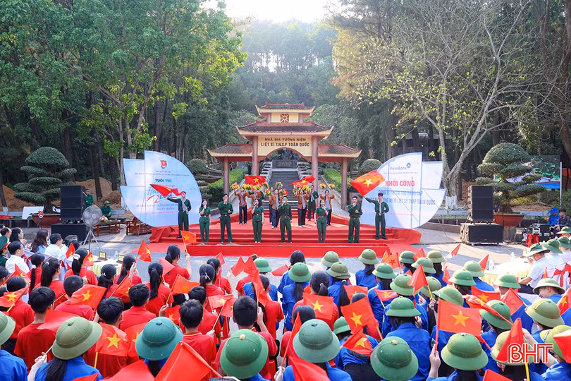 Tỉnh đoàn tổ chức chương trình "Tuổi trẻ Hà Tĩnh viết tiếp câu chuyện hòa bình chào mừng Kỷ niệm 50 năm Ngày Giải phóng miền Nam, thống nhất đất nước".