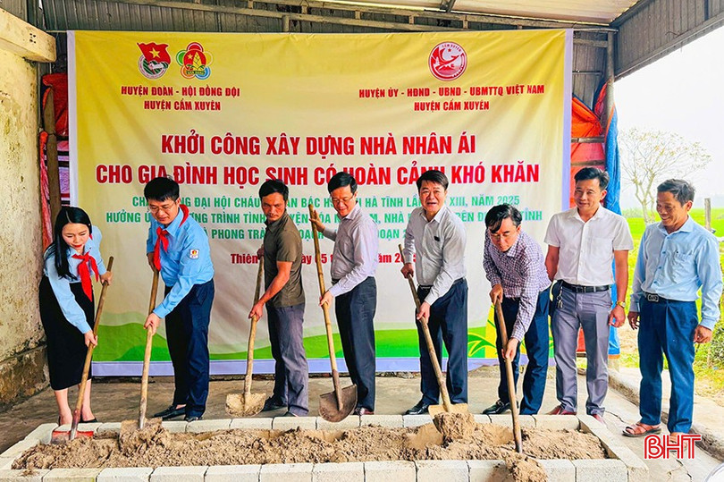 Khởi công nhà nhân ái cho gia đình học sinh có hoàn cảnh khó khăn tại thị trấn Thiên Cầm. bqbht_br_az6377039004211-65fe5e28649f5404449264511e70d474.jpg