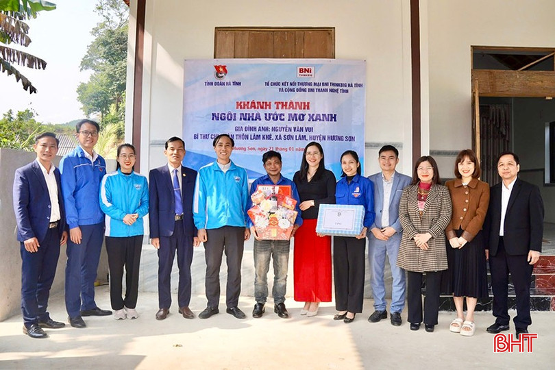 Khánh thành &quot;Ngôi nhà ước mơ xanh&quot; cho Bí thư chi đoàn có hoàn cảnh khó khăn ở xã Sơn Lâm (Hương Sơn).