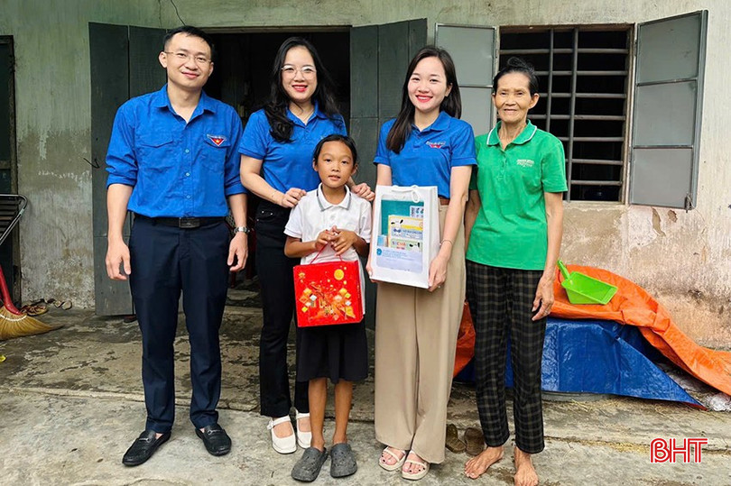 Sự hỗ trợ của các anh chị nuôi đã giúp Khánh Chi vững vàng hơn trên con đường đến trường. bqbht_br_asu-ho-tro-cua-cac-anh-chi-nuoi-da-giup-khanh-chi-vung-vang-hon-tren-con-duong-den-truong.jpg