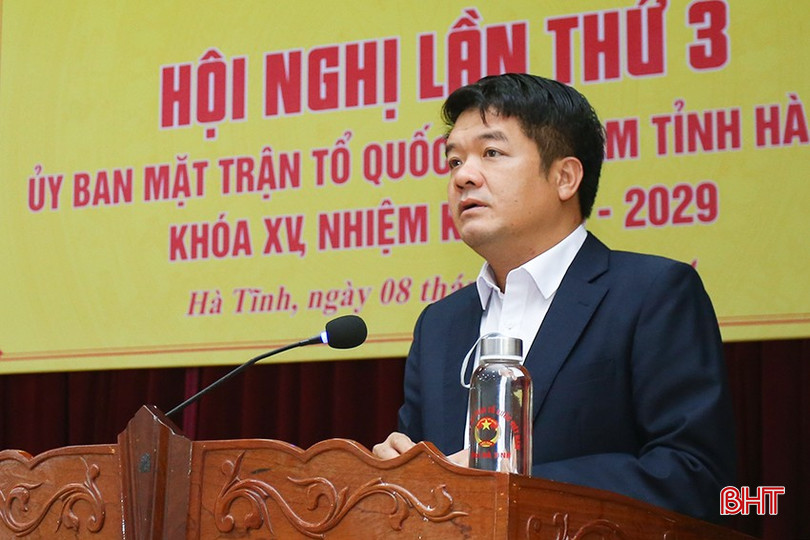 Chủ tịch Ủy ban MTTQ tỉnh Trần Nhật Tân quán triệt một số nhiệm vụ thời gian tới. bqbht_br_aimg-5534.jpg