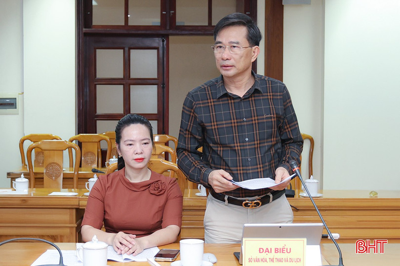 Giám đốc Sở VH-TT&DL Nguyễn Viết Trường báo cáo kết quả thực hiện nhiệm vụ phát triển du lịch 2024, nhiệm vụ trọng tâm năm 2025. bqbht_br_aimg-7798.jpg
