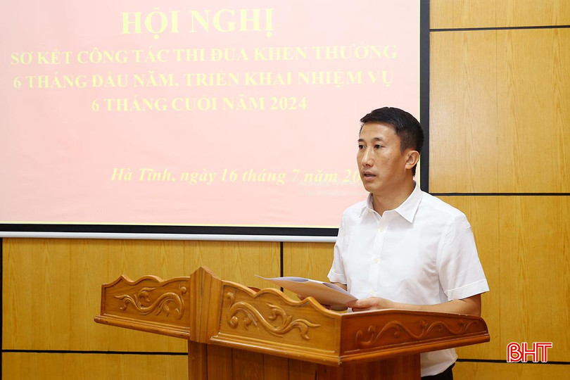 Chánh Văn phòng Đảng ủy Khối CCQ&DN tỉnh Nguyễn Thanh Lâm báo cáo tóm tắt kết quả thực hiện công tác thi đua, khen thưởng 6 tháng đầu năm 2024, triển khai nhiệm vụ 6 tháng cuối năm 2024. aIMG_8482.jpg