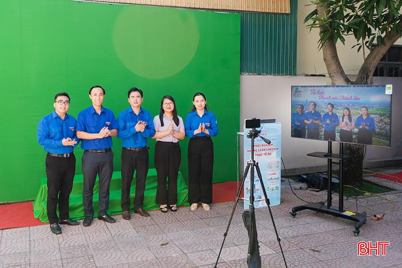 Ứng dụng chuyển đổi số trong các hoạt động chào mừng tại Đại hội đại biểu Hội LHTN Việt Nam TP Hà Tĩnh. az5719151141729_639088c93b017f8e4b9e17f1133e2e26.jpg
