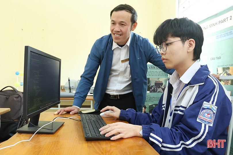 Thầy Lê Ngọc Quân luôn đồng hành cùng học sinh của mình trong suốt hành trình. bqbht_br_aimg-7019.jpg