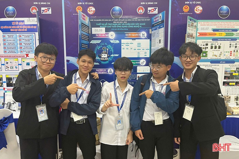 Tham gia Cuộc thi nghiên cứu khoa học kỹ thuật cho học sinh phổ thông là cơ hội để Nguyễn Văn Nhật kết nối với những người cùng đam mê và học hỏi thêm nhiều kiến thức mới. bqbht_br_az6475185868016-ef3ccc6b7d20d870f51a7161878b2bb8.jpg