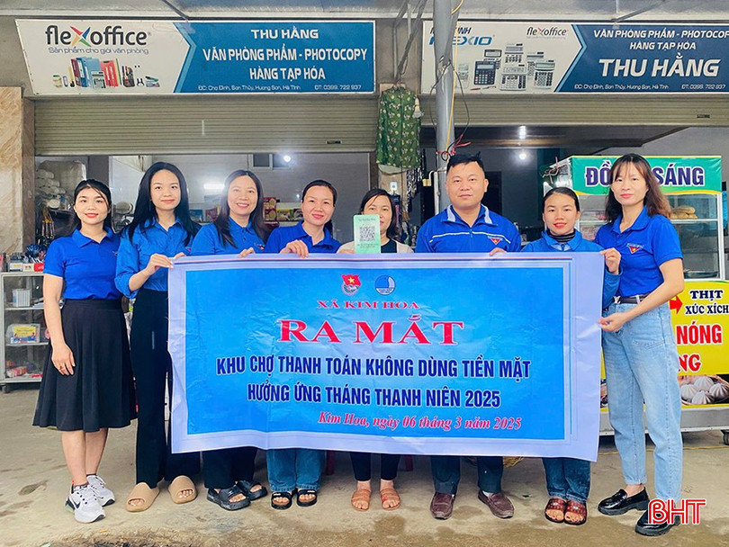 Đoàn xã Kim Hoa đã ra mắt mô hình thanh toán không dùng tiền mặt tại khu vực chợ trên địa bàn. bqbht_br_ahs2.jpg