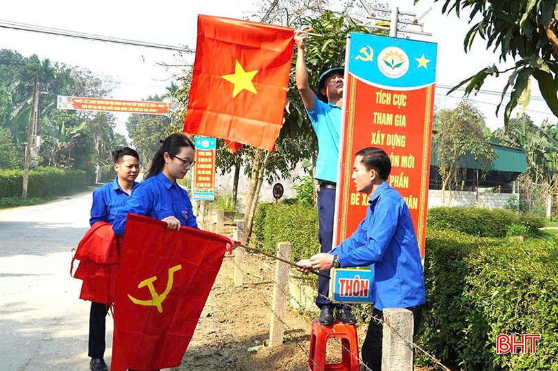 Tuổi trẻ huyện Hương Khê xây dựng đường cờ thanh niên. bqbht_br_ahk.jpg