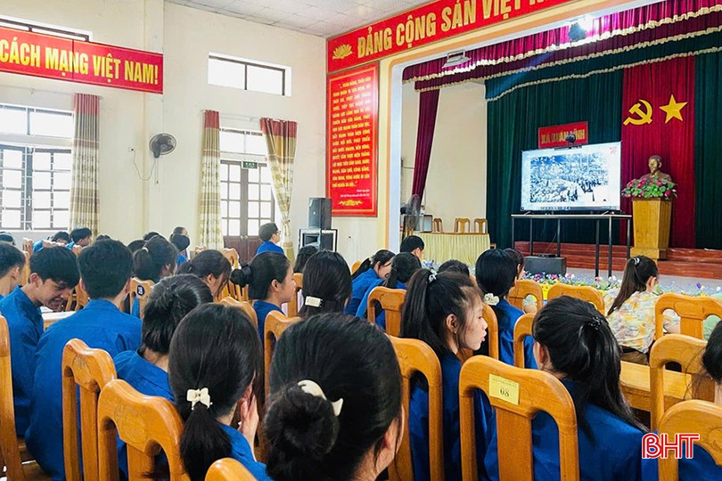 Hơn 200 ĐVTN huyện Nghi Xuân tham gia sinh hoạt chính trị Sáng mãi con đường cách mạng của thanh niên được tổ chức ngày 20/9. a460822837_1638383950077820_1881858291707548335_n.jpg