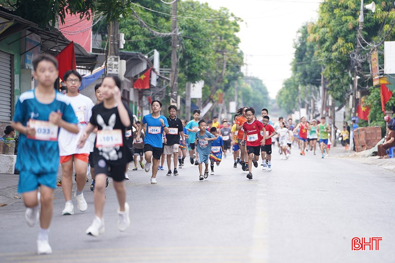 Hơn 100 thiếu nhi tham gia hưởng ứng giải chạy gây quỹ Mid - Autumn Kids Run. a456896268_533170039373400_6096788995493643095_n.jpg