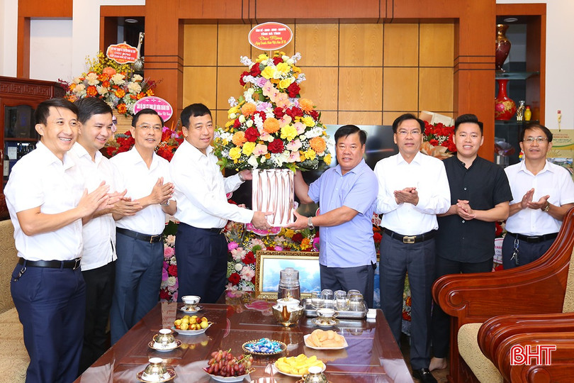 Đoàn công tác chúc mừng Công ty TNHH Khánh Môn. aimg-3728-9492.jpg