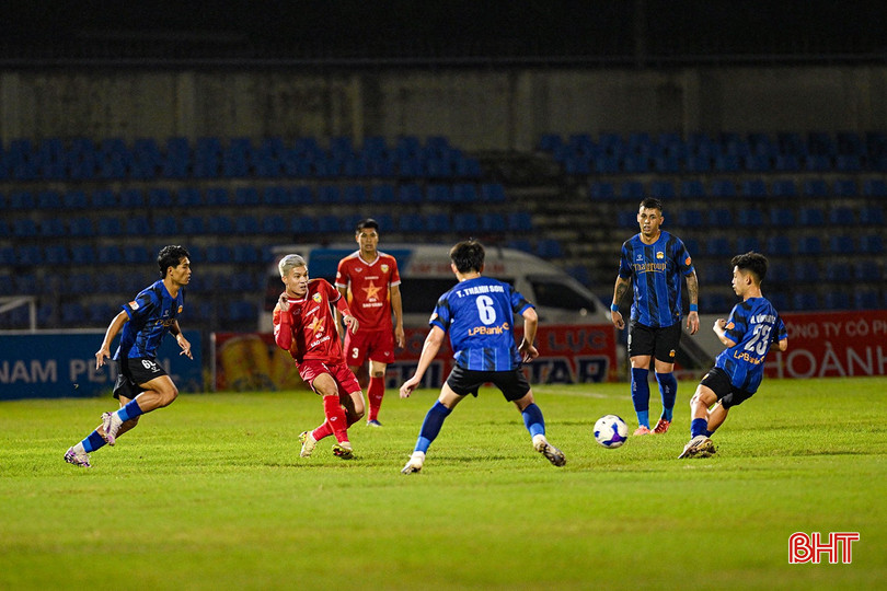 Hồng Lĩnh Hà Tĩnh đón tiếp Hoàng Anh Gia Lai trên sân nhà.