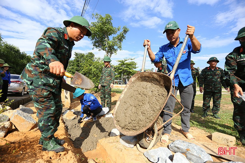 Tuổi trẻ Hà Tĩnh tích cực tham gia hỗ trợ các địa bàn xây dựng nông thôn mới. img-4892-1762.jpg