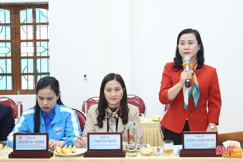 Trưởng ban Dân vận Tỉnh uỷ Trương Thanh Huyền phát biểu tại hội nghị. bqbht_br_aimg-8175.jpg