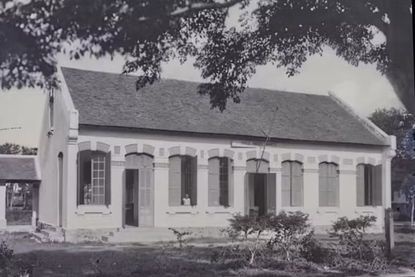 Trường Tiểu học Pháp - Việt Vinh (hay còn gọi là Trường Tiểu học Cao Xuân Dục) - nơi đồng chí Hà Huy Tập từng dạy học. Ảnh tư liệu.