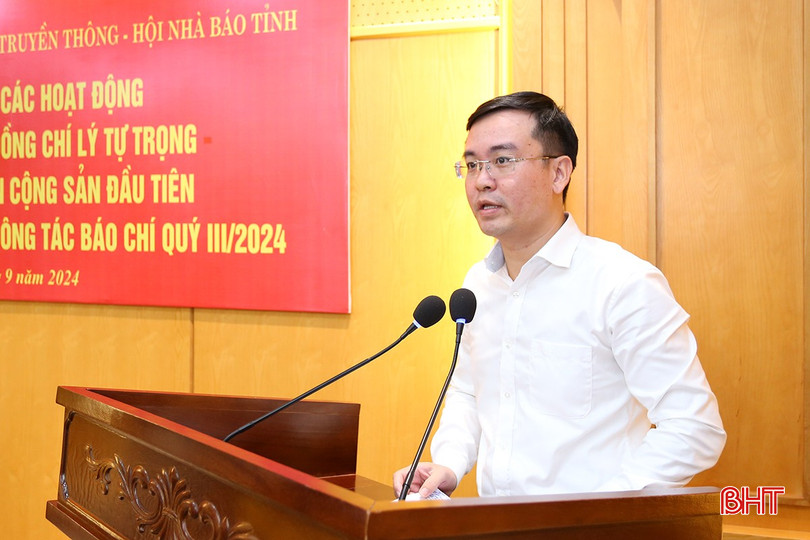 Phó Bí thư Tỉnh đoàn Nguyễn Hoài Nam báo cáo công tác chuẩn bị và triển khai các hoạt động kỷ niệm 110 năm Ngày sinh đồng chí Lý Tự Trọng. aIMG_2678.jpg