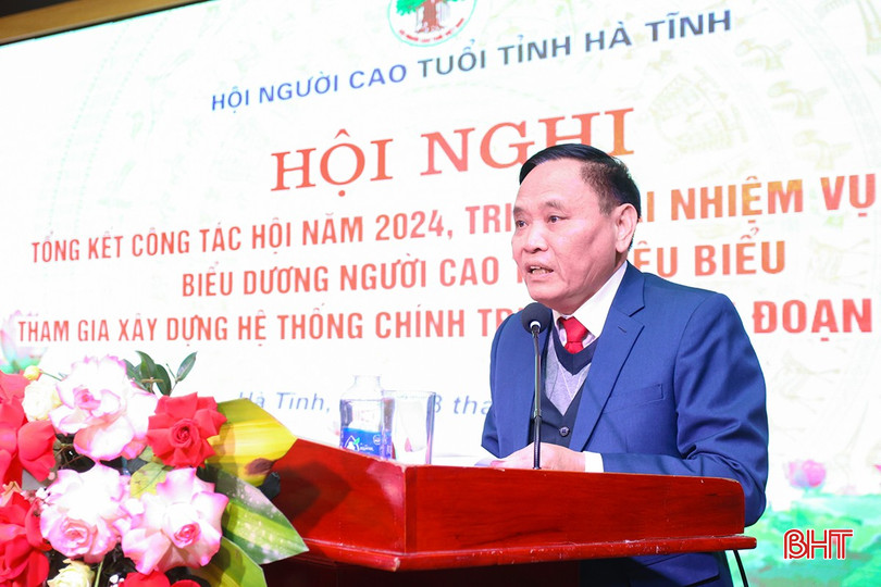 Chủ tịch Hội Người cao tuổi Hà Tĩnh Thái Sinh khai mạc hội nghị. bqbht_br_aimg-3253.jpg