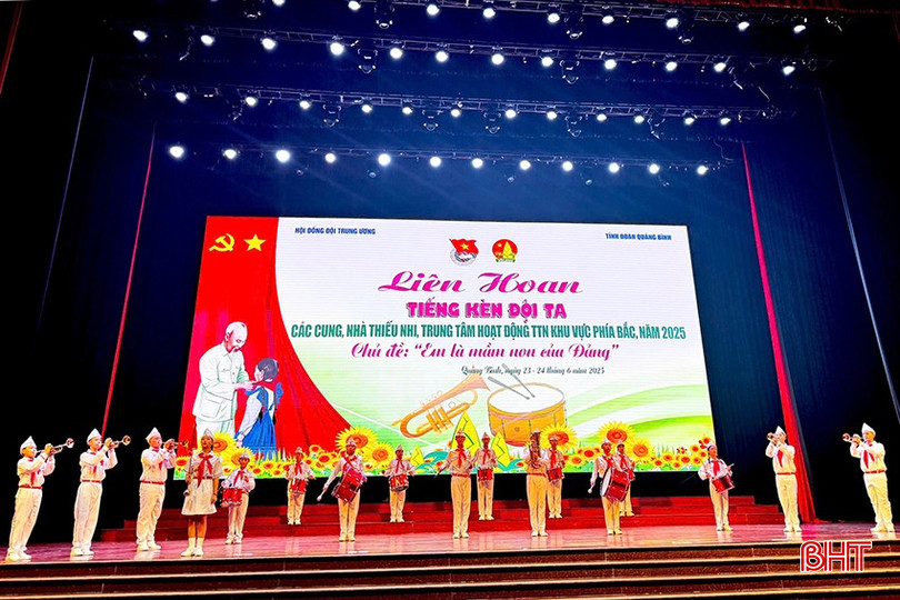 Đoàn Hà Tĩnh mang đến liên khúc “Hành khúc Đội TNTP Hồ Chí Minh - Lên đàng”. bqbht_br_z6740368296744-fce9da09ab52b23695e034bac4699864.jpg