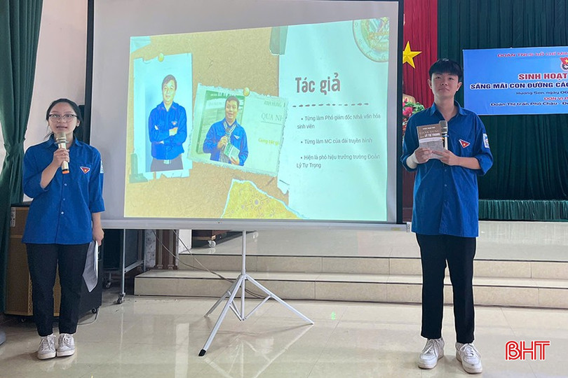 ĐVTN huyện Hương Sơn giới thiệu về cuốn sách “Chân dung anh hùng Lý Tự Trọng qua những tư liệu lịch sử”. ahs-1359.jpg