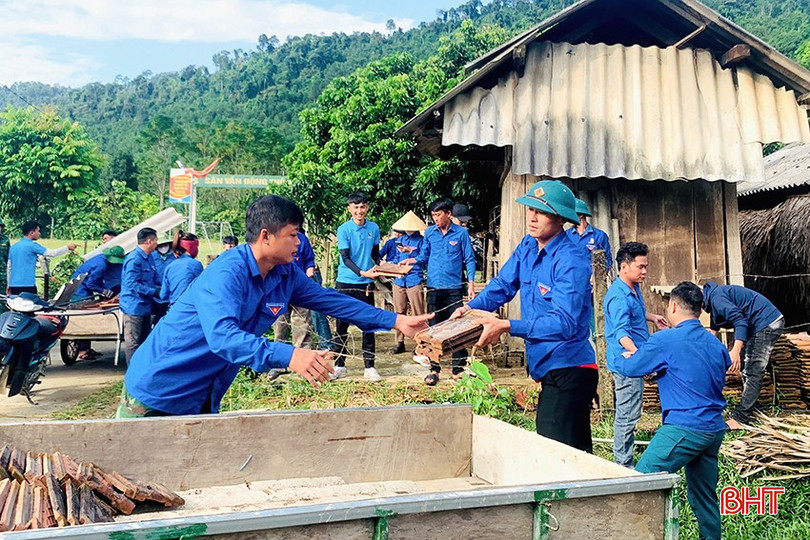 ĐVTN huyện Hương Sơn ra quân hỗ trợ xây dựng nông thôn mới. a7329094b96082f567619-165.jpg