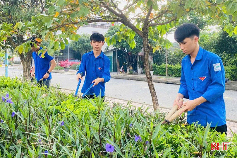 ĐVTN TX Kỳ Anh ra quân xây dựng đô thị văn minh. atxka-6678.jpg