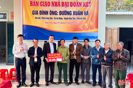 Bàn giao nhà "Đại đoàn kết" cho hộ có hoàn cảnh đặc biệt khó khăn