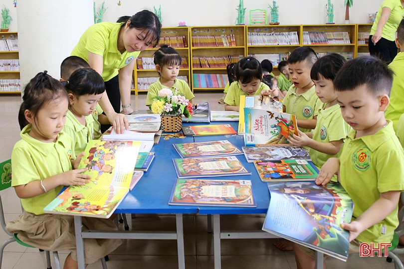 Trải nghiệm đọc sách tại Thư viện Hà Tĩnh của trẻ mầm non Trí Đức