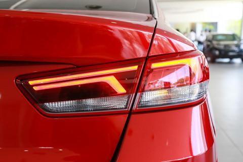 Kia Optima 2019 xuất hiện tại đại lý, bản cao cấp tăng giá 20 triệu ảnh 3 Kia Optima 2019 xuất hiện tại đại lý, bản cao cấp tăng giá 20 triệu