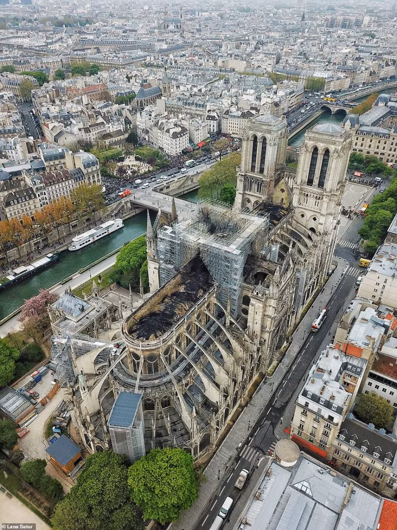 Làm thế nào để tái thiết một kiệt tác Gothic như Nhà thờ Đức Bà Paris?