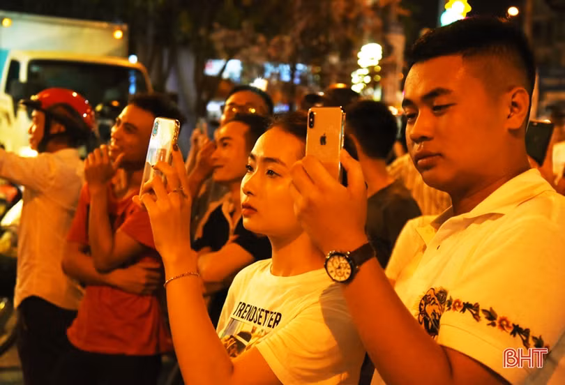 Rực rỡ màn pháo hoa mừng TP Hà Tĩnh được công nhận đô thị loại II